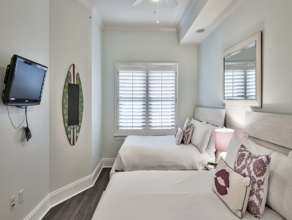 Four Bedroom Direct Beach Front Condo Sleeps 10 Guests